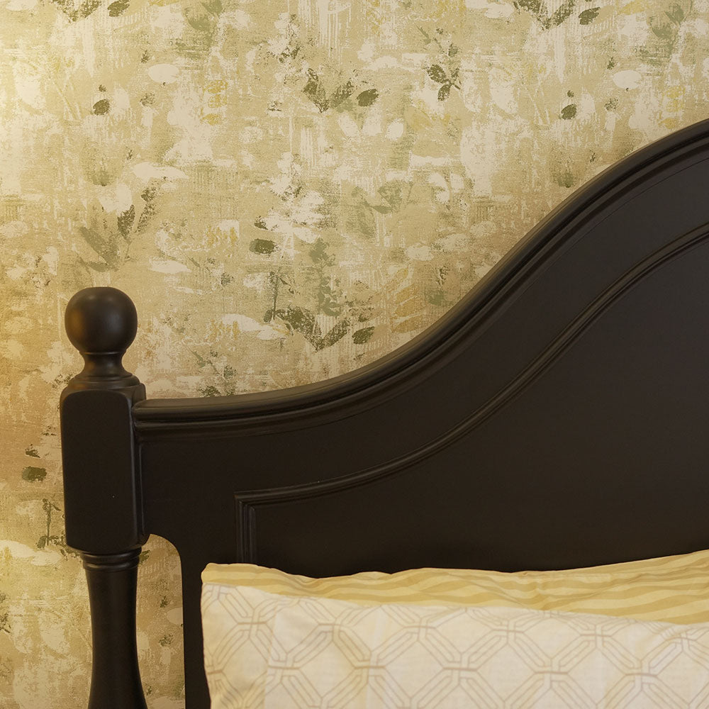 Elegant Pink Tufted Bed with Upholstered Bedroom Set