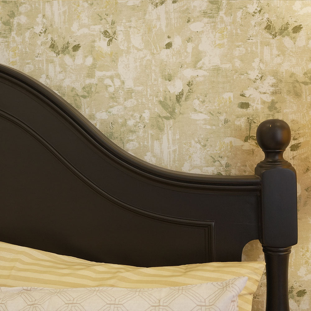 Elegant Pink Tufted Bed with Upholstered Bedroom Set