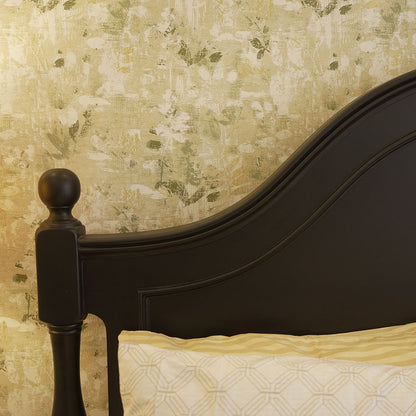 Elegant Pink Tufted Bed with Upholstered Bedroom Set